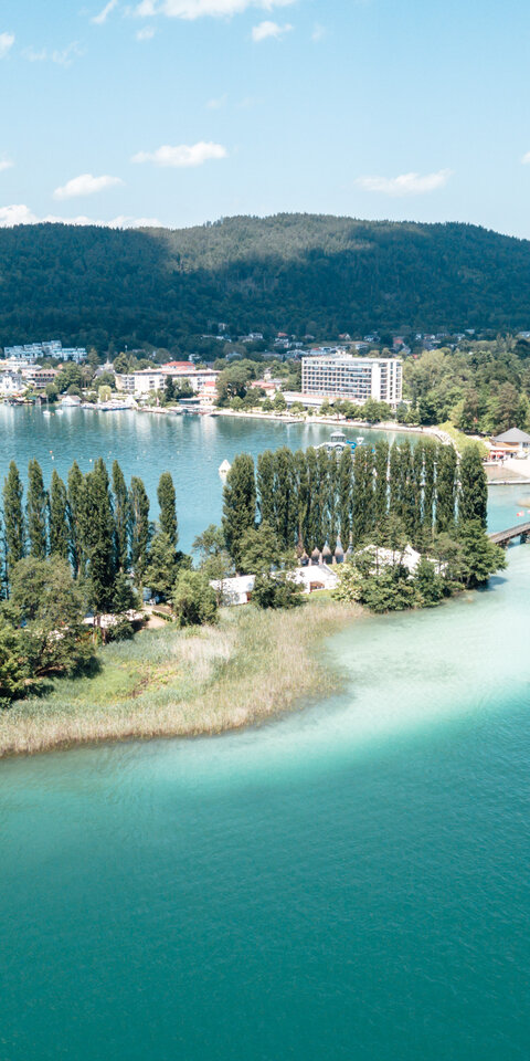 <p>NAMASTE AM SEE Yoga Festival Location auf der Blumeninsel in Pörtschach am Wörthersee</p>