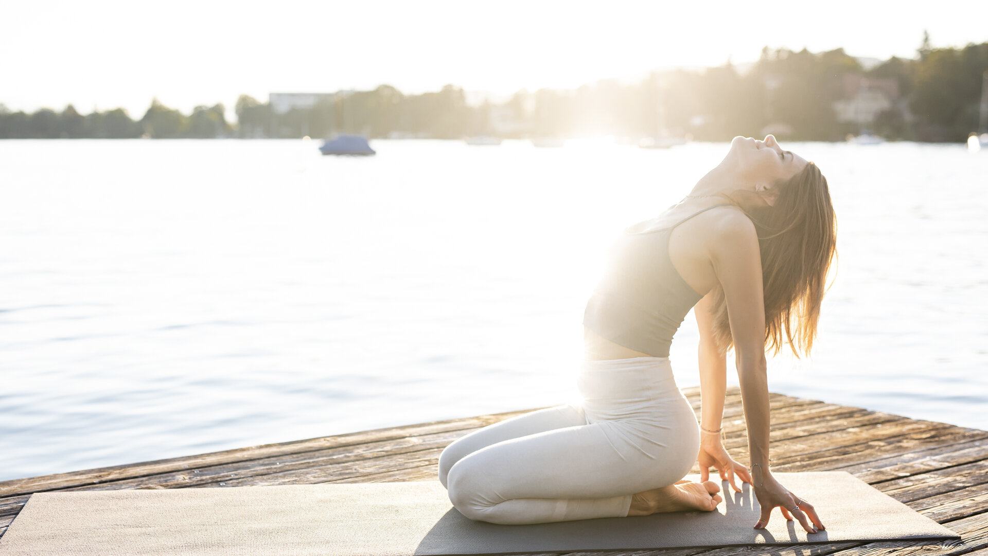 Yoga am Seerosensteg in Pörtschach am Wörthersee